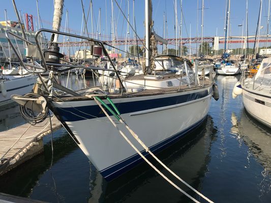 Hallberg-Rassy 42 - main image