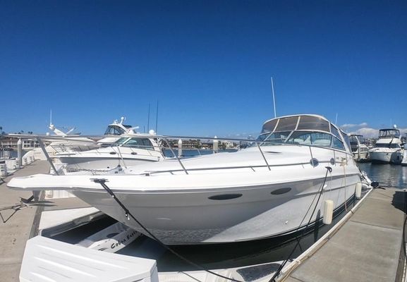Sea Ray 330 - main image