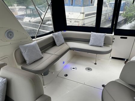 Bayliner 325 image