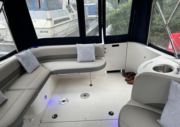 Bayliner 325 image