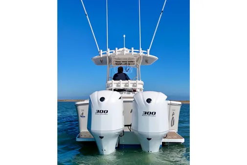 Regulator 28 Forward Seating image