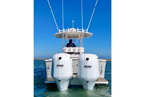 Regulator 28 Forward Seating image