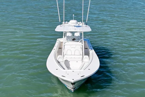 Regulator 28 Forward Seating image