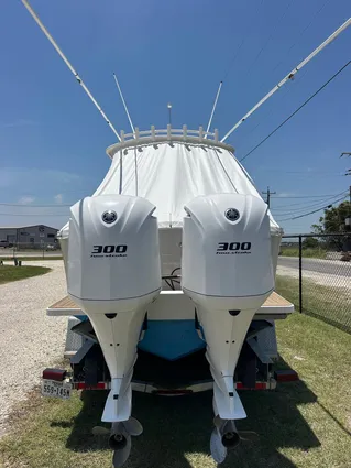 Regulator 28 Forward Seating image