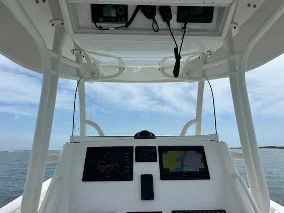 Regulator 28 Forward Seating image