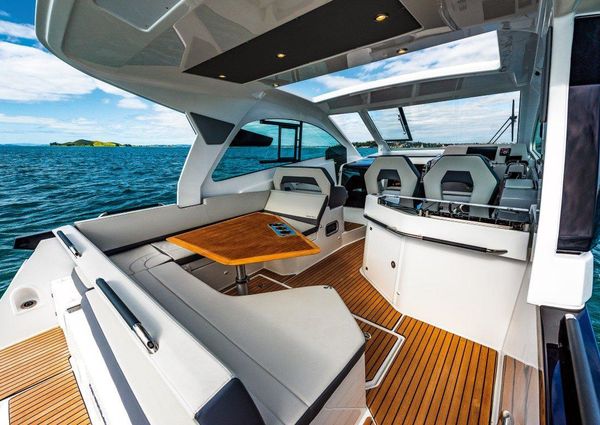 Beneteau GT-32 image