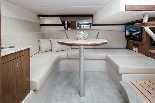 Cruisers Yachts 38 Express image