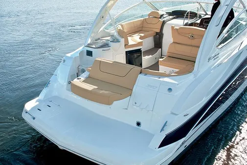 Cruisers Yachts 38 Express image