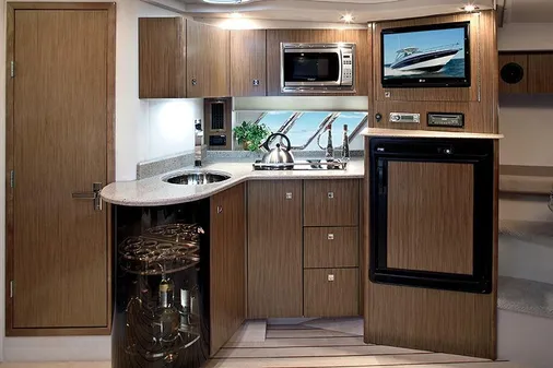 Cruisers Yachts 38 Express image