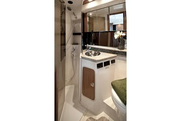 Cruisers Yachts 38 Express image
