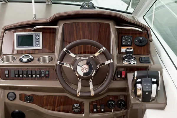 Cruisers Yachts 38 Express image