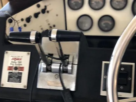 Sea Ray 390 Sport Fisherman image