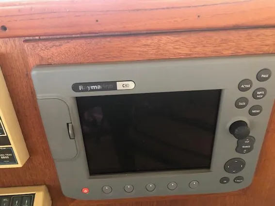 Sea Ray 390 Sport Fisherman image