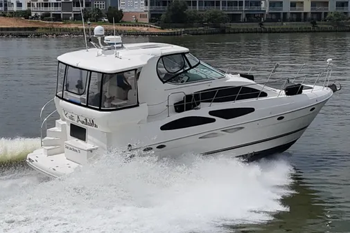 Cruisers Yachts 405 Express Motoryacht image