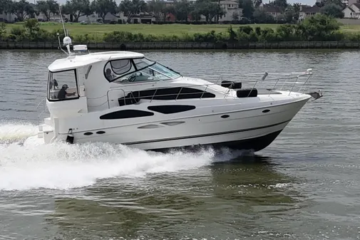 Cruisers Yachts 405 Express Motoryacht 