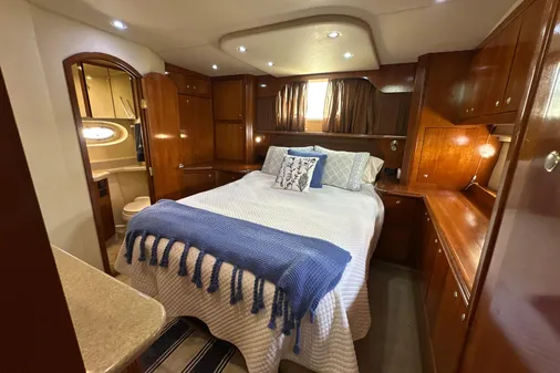 Cruisers Yachts 405 Express Motoryacht image