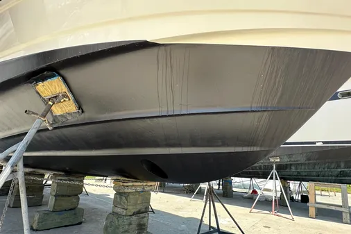 Cruisers Yachts 405 Express Motoryacht image