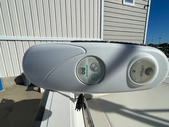 Boston Whaler 190 Montauk image