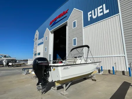 Boston Whaler 190 Montauk image