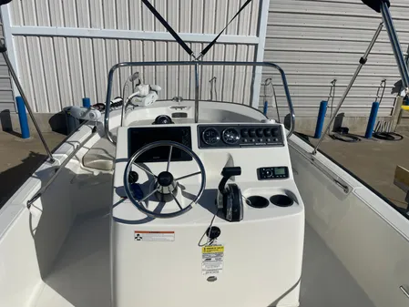 Boston Whaler 190 Montauk image