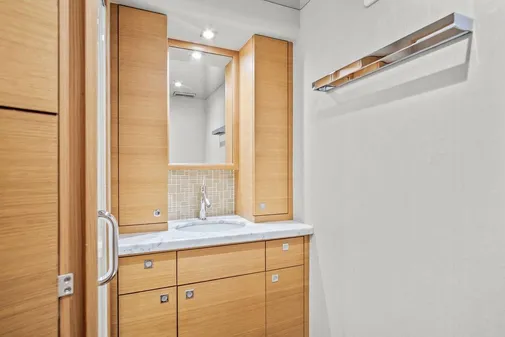 Hatteras 63 GT image