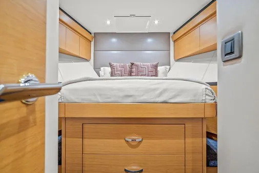 Hatteras 63 GT image