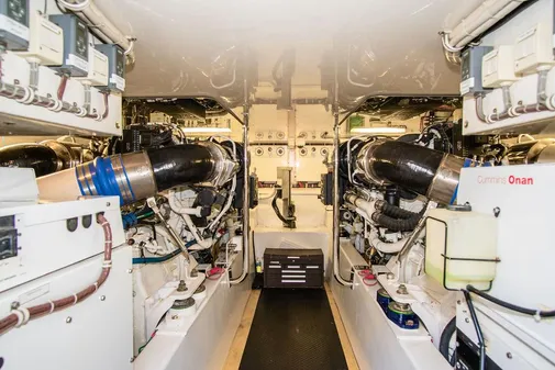 Hatteras 63 GT image