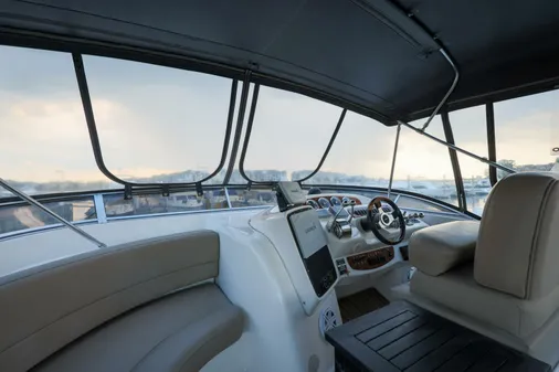 Meridian 411 Sedan image