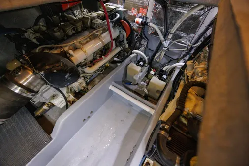 Meridian 411 Sedan image