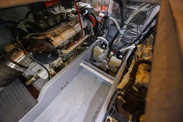 Meridian 411 Sedan image