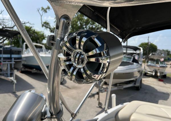 Chaparral 210-SSI image