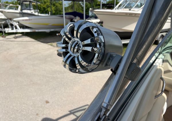 Chaparral 210-SSI image