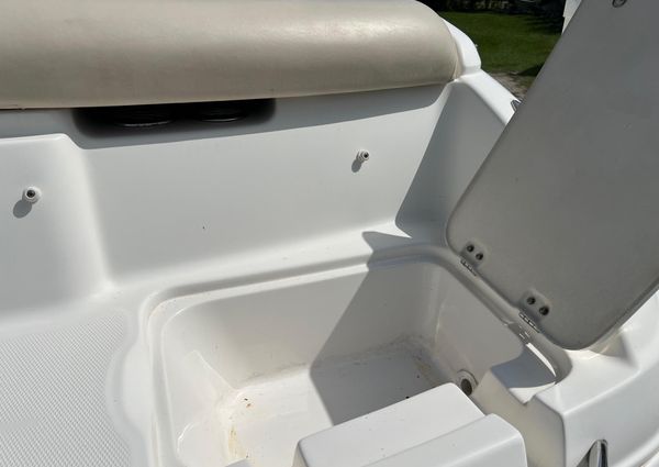 Chaparral 210-SSI image