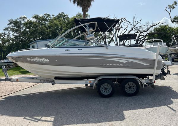 Chaparral 210-SSI image