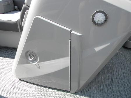 Bennington 22SXCW image