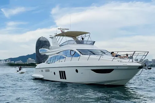 Azimut 58 image