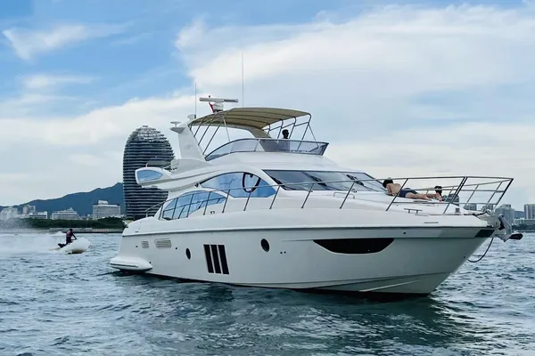 Azimut 58 image