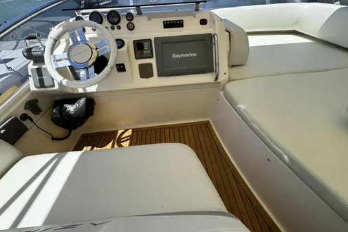 Azimut 58 image