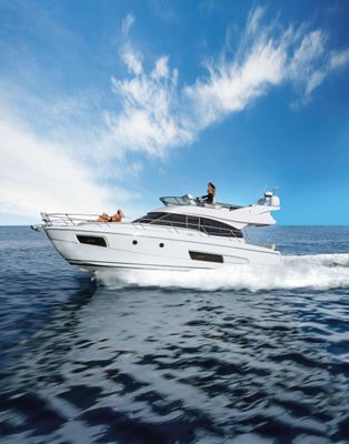 Bavaria Virtess 420 Fly - main image