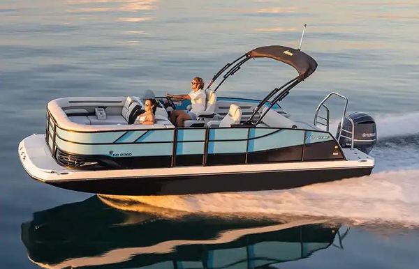 2026 Hurricane FunDeck 2360 SFL OB