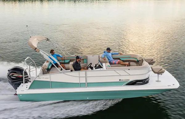 2026 Hurricane FunDeck 2360 REF OB