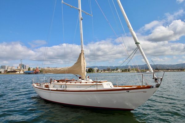 Hinckley 35 Pilot Sloop - main image