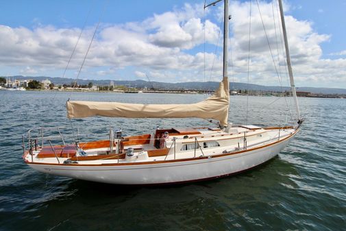 Hinckley 35 Pilot Sloop image