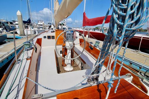 Hinckley 35 Pilot Sloop image