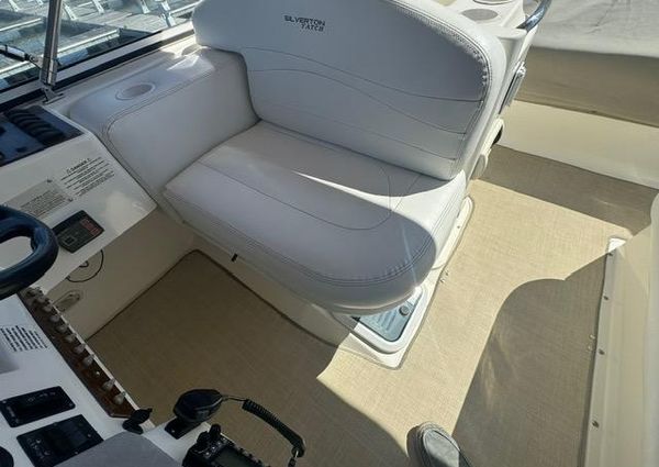 Silverton 330-SPORT-BRIDGE image