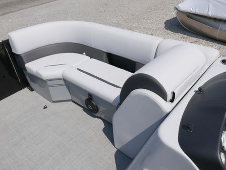 Bentley-pontoons LEGACY-223-NAVIGATOR image