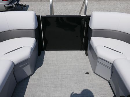 Bentley-pontoons LEGACY-223-NAVIGATOR image