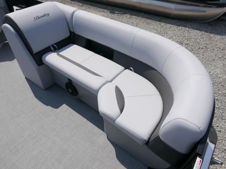 Bentley-pontoons LEGACY-223-NAVIGATOR image