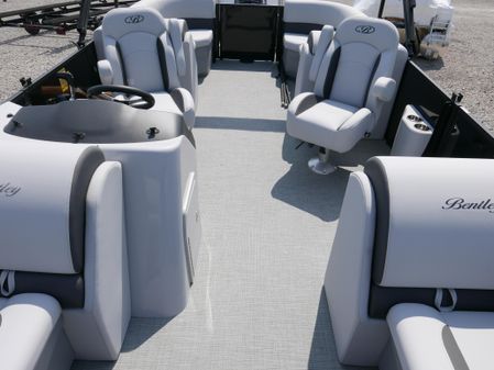 Bentley-pontoons LEGACY-223-NAVIGATOR image