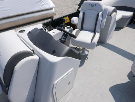 Bentley-pontoons LEGACY-223-NAVIGATOR image